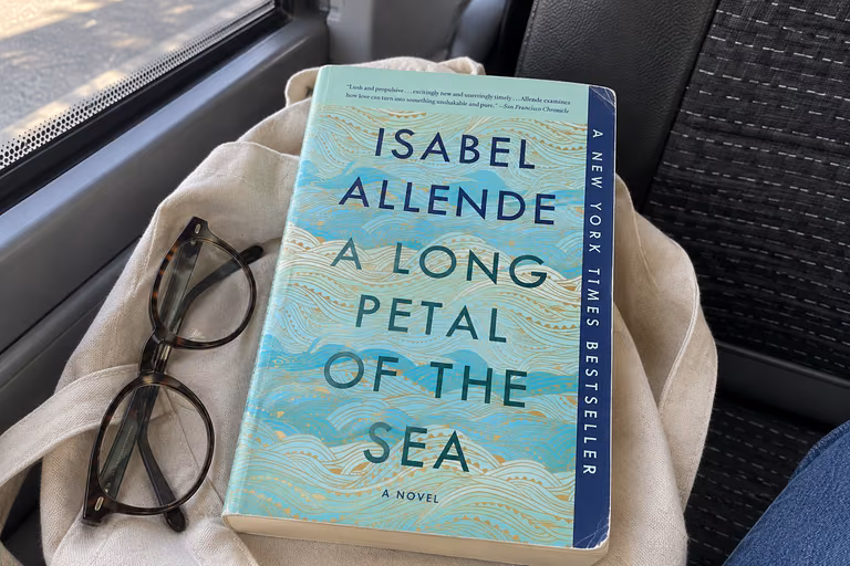 ten a long petal of the sea by isabel allende