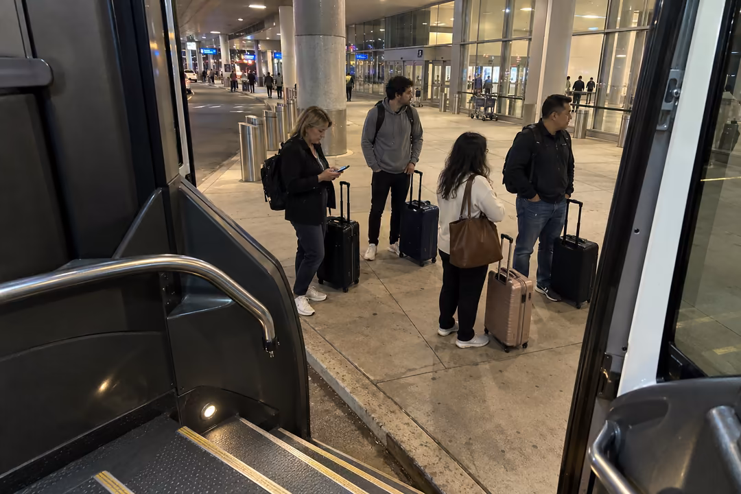 Dallas airport shuttles and corporate party buses
