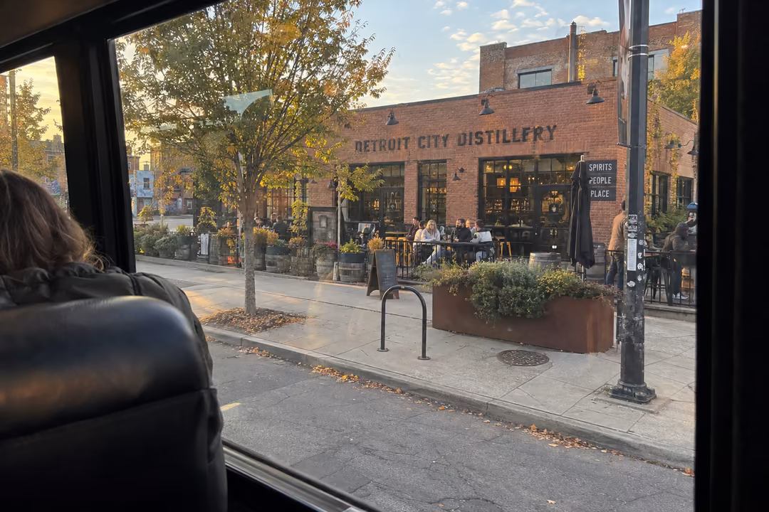 Detroit brewery tour and pub crawl party buses