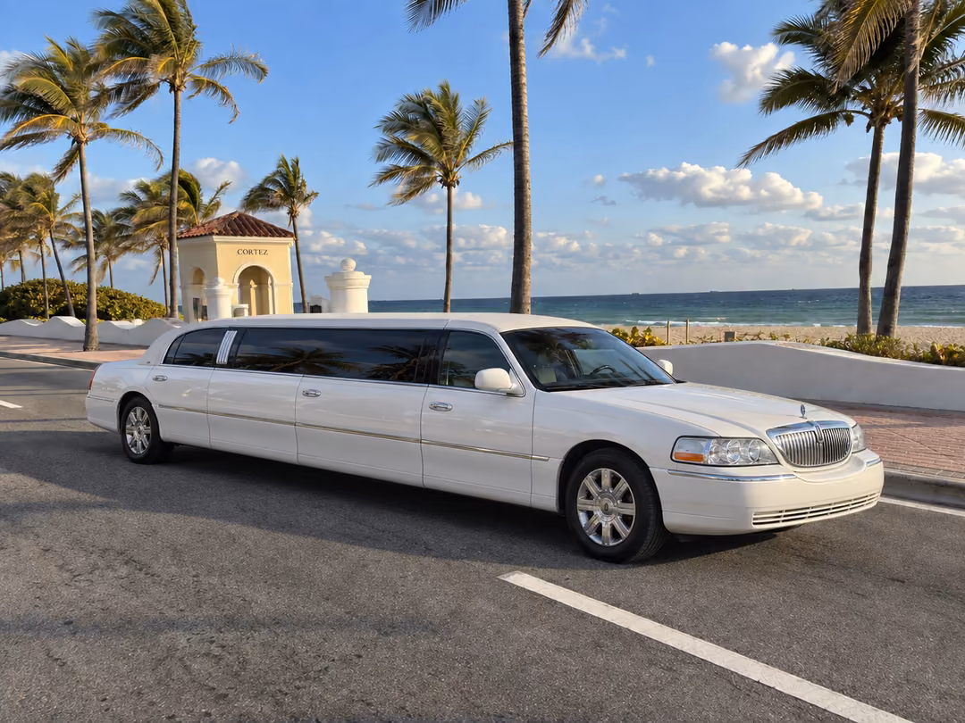 Fort Lauderdale Lincoln stretch limo rental exterior