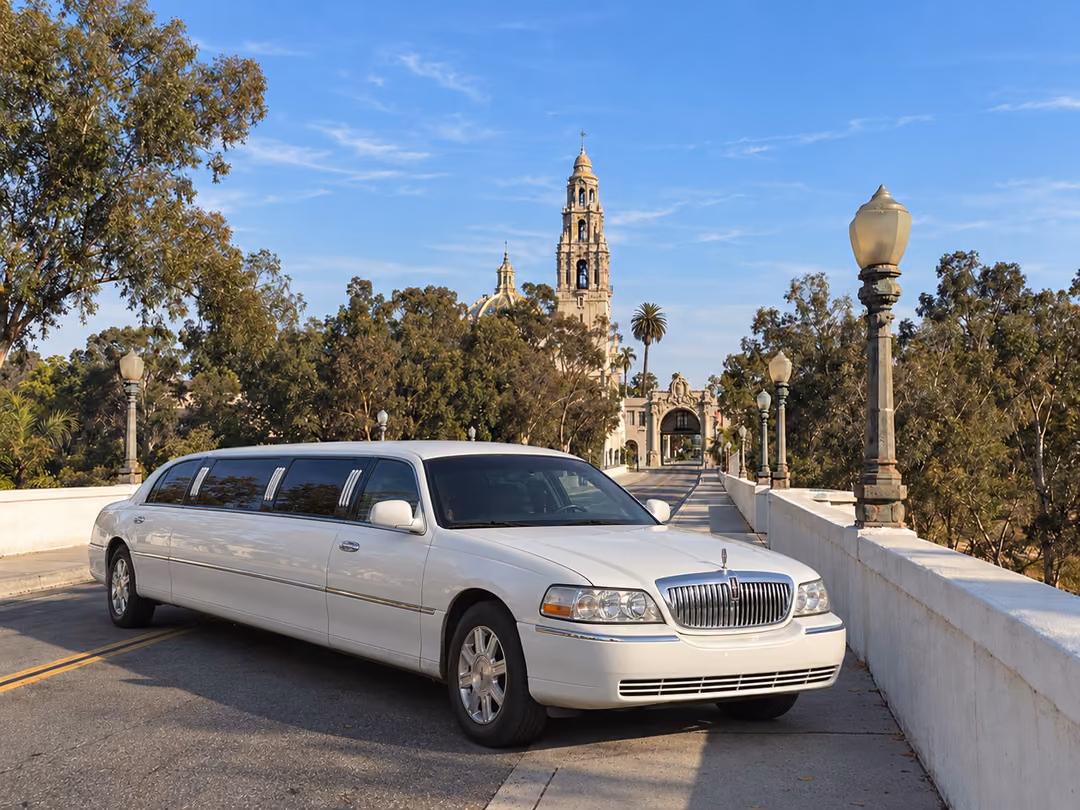 San Diego Lincoln stretch limo rental exterior